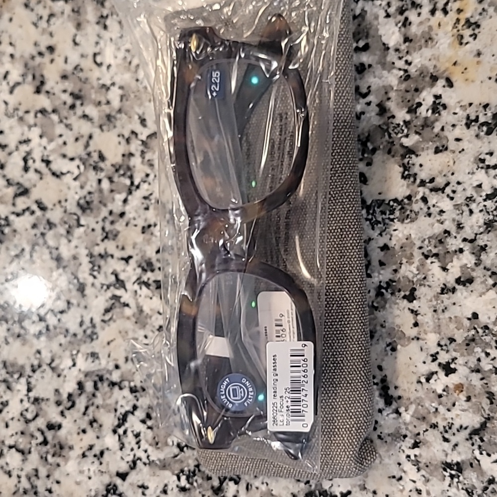 READERS PEEPERS BROWN TORTOISE NEW WITH CASE.